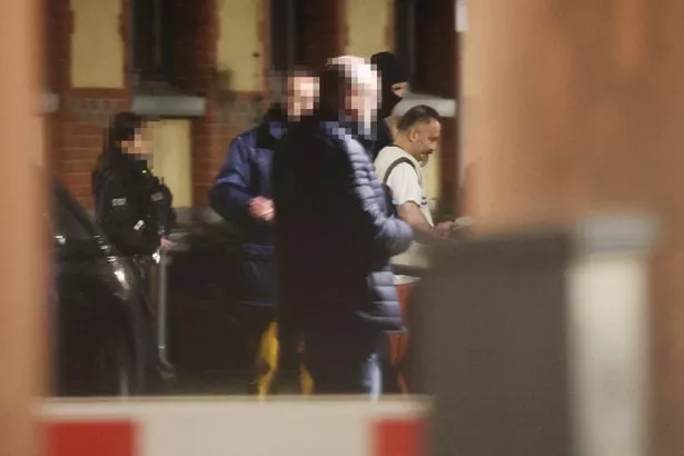 向在马格德堡圣诞市场袭击中丧生的9岁“小泰迪熊”男孩致敬